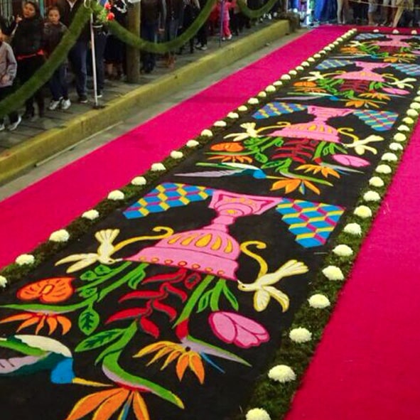 Sórprendete con las alfombras de aserrín en Huamantla 